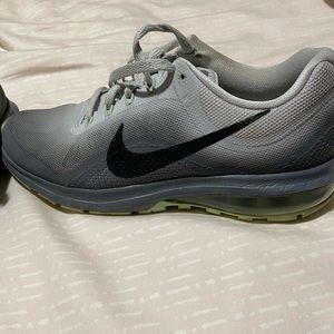 Nike Max Dynasty 2 size 7